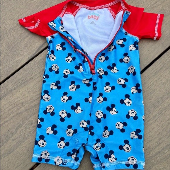 Disney Mickey Mouse Rashguard - Picture 4 of 6